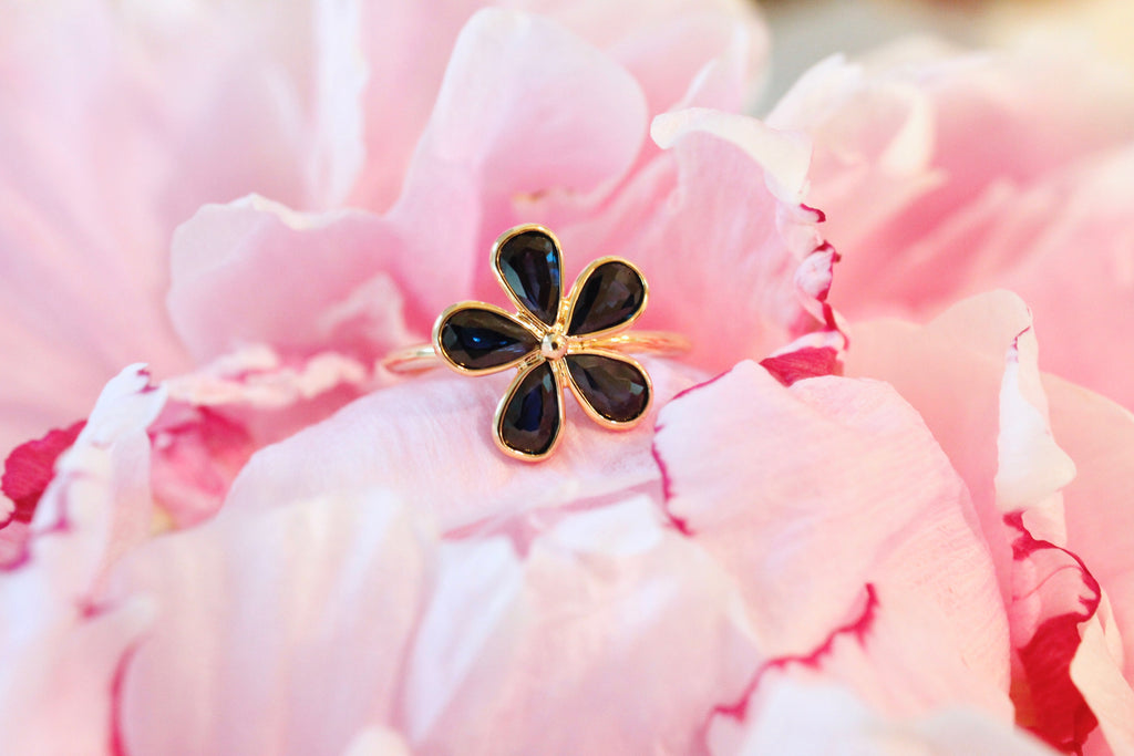 Daisy Sapphire Ring-Rings-Nari Fine Jewels-Nari Fine Jewels